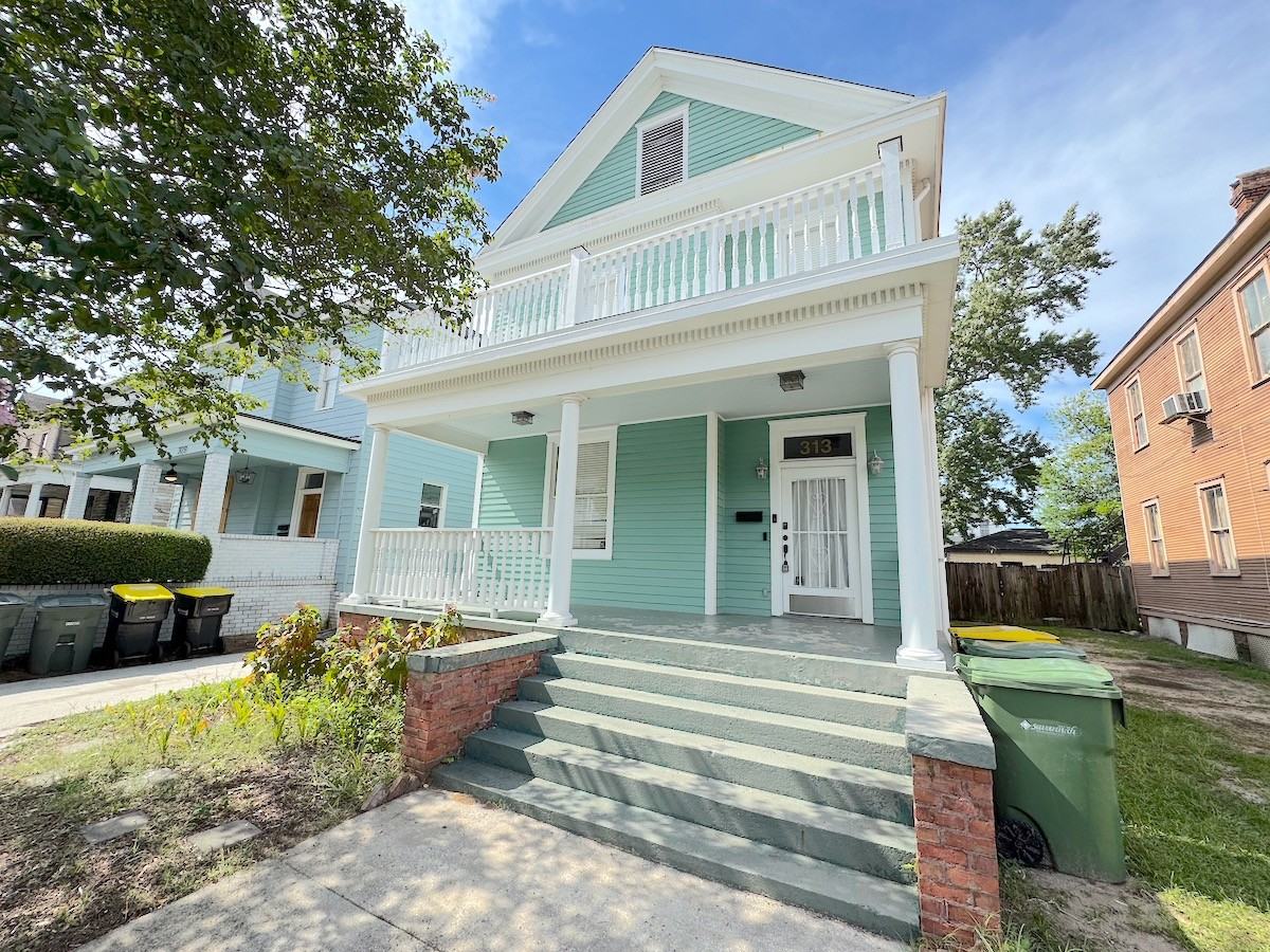 313 W 33rd St - Photo 2 of 12