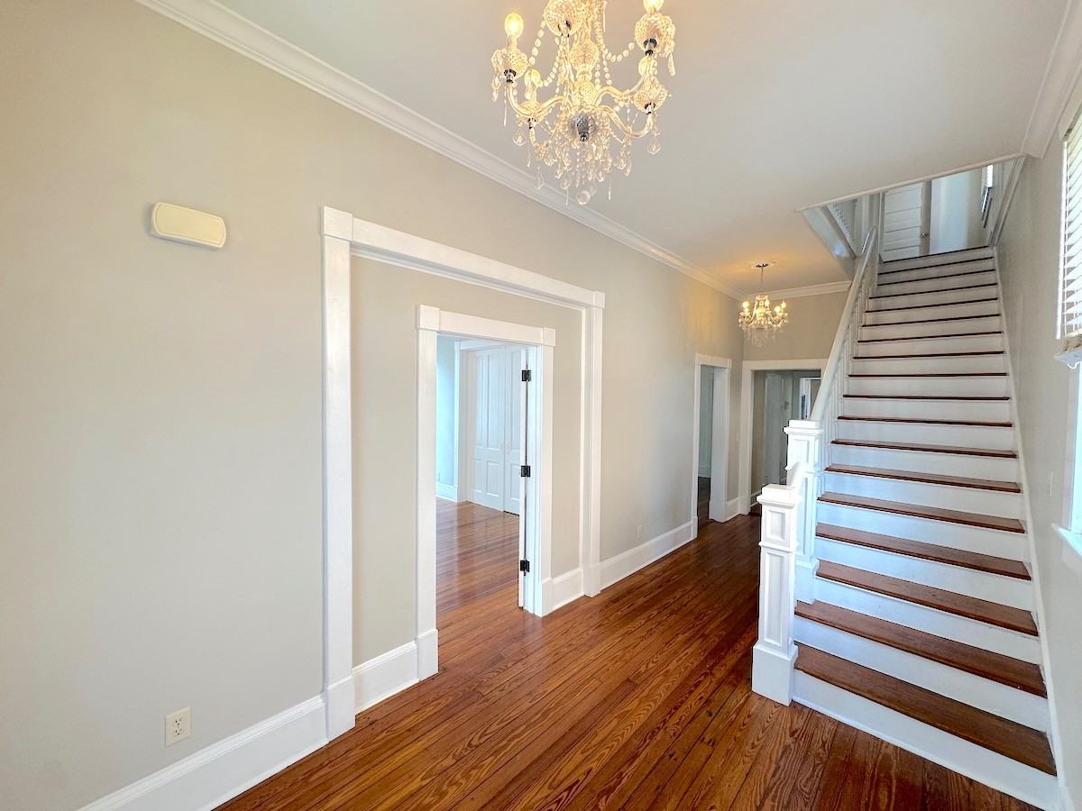 313 W 33rd St - Photo 4 of 12