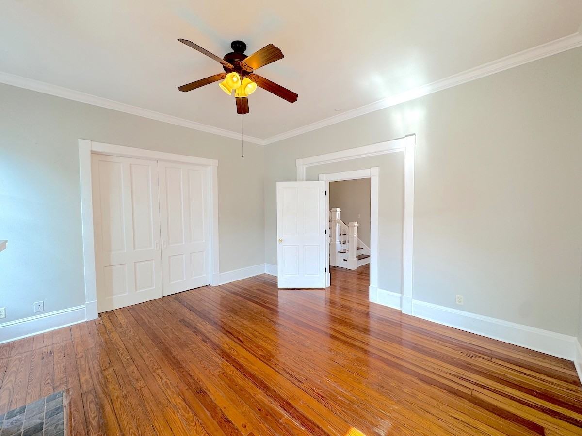 313 W 33rd St - Photo 6 of 12