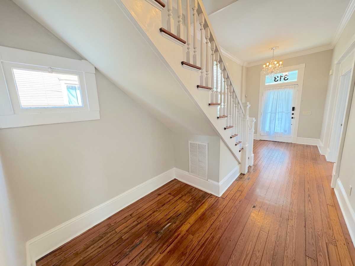 313 W 33rd St - Photo 7 of 12