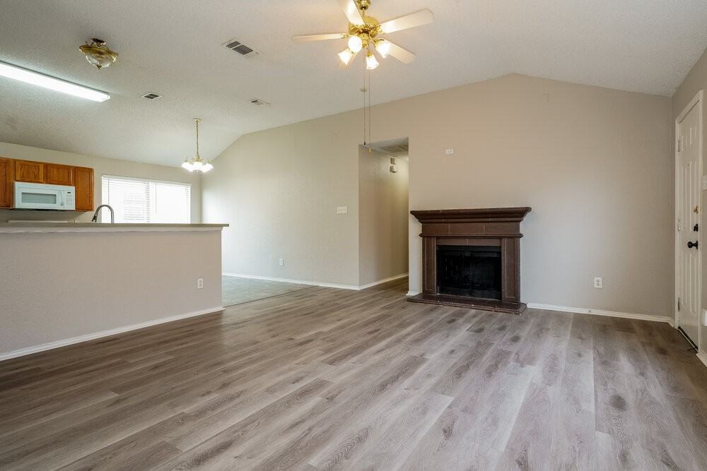 10648 Towerwood Dr - Photo 4 of 16