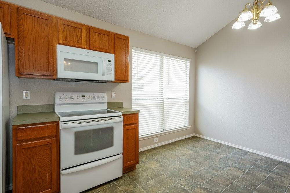10648 Towerwood Dr - Photo 7 of 16