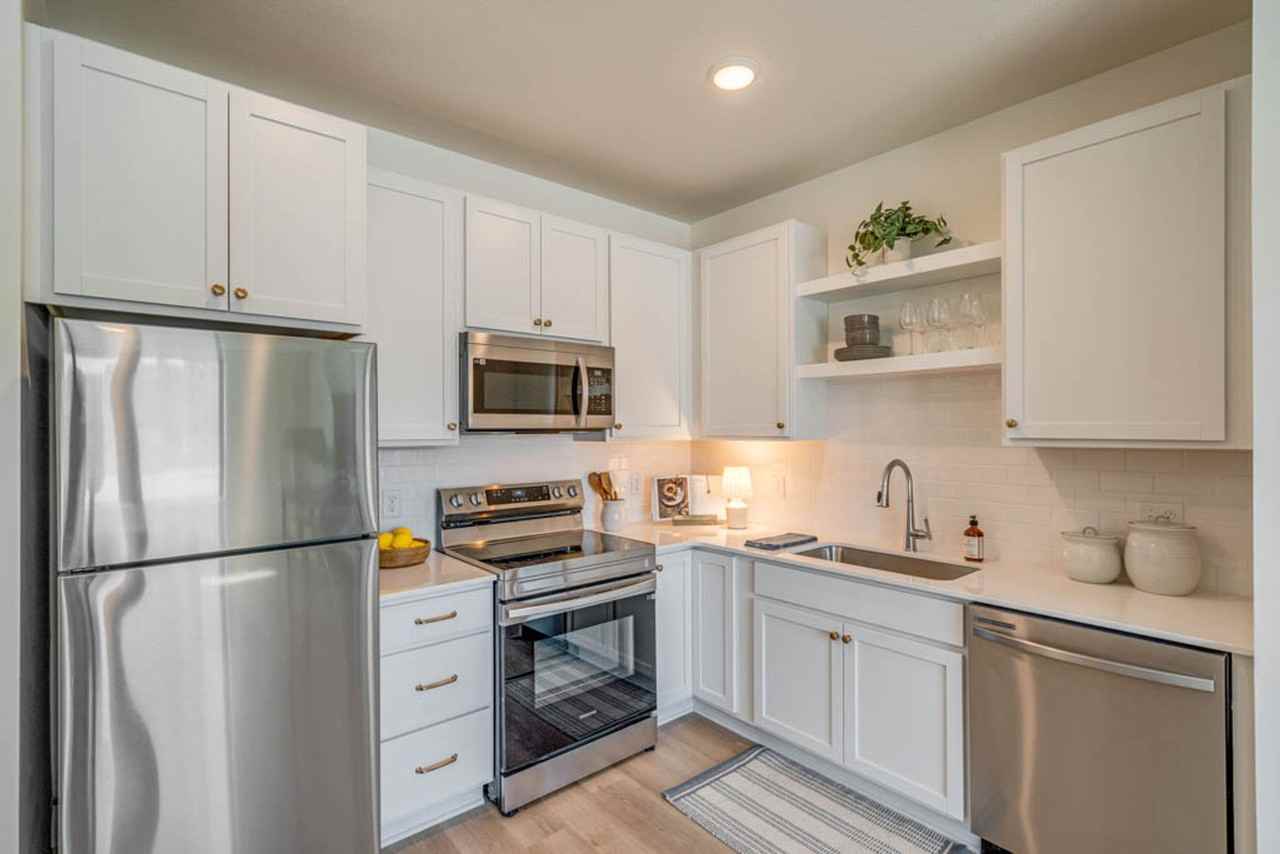 The Windsor - Windsor Heights - Photo 2 of 25