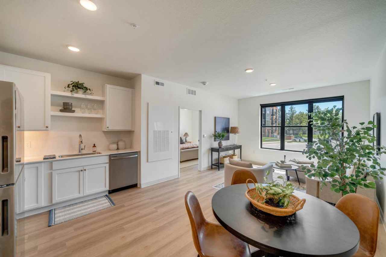 The Windsor - Windsor Heights - Photo 3 of 25