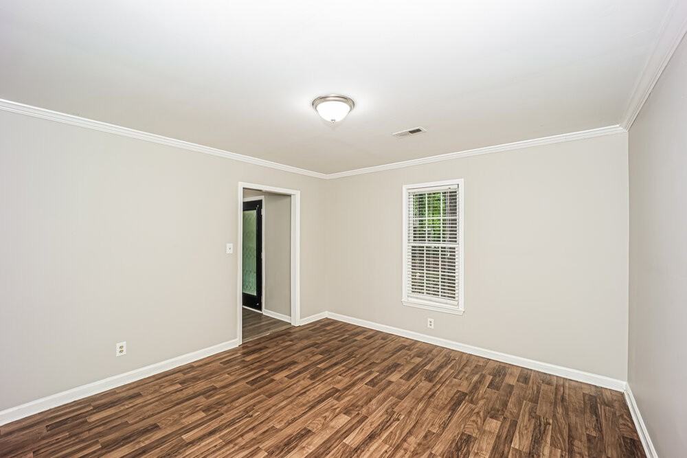 150 Oak St - Photo 5 of 17