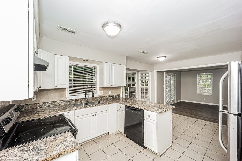 150 Oak St - Photo 6 of 17