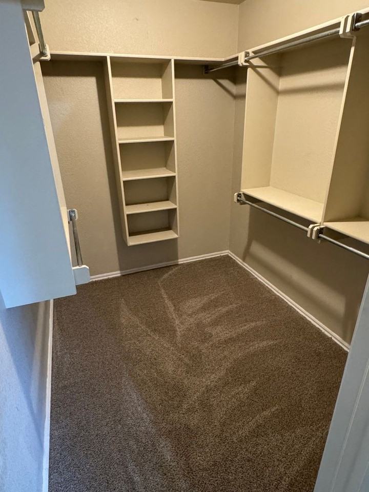 1629 Creekside Ln - Photo 6 of 10