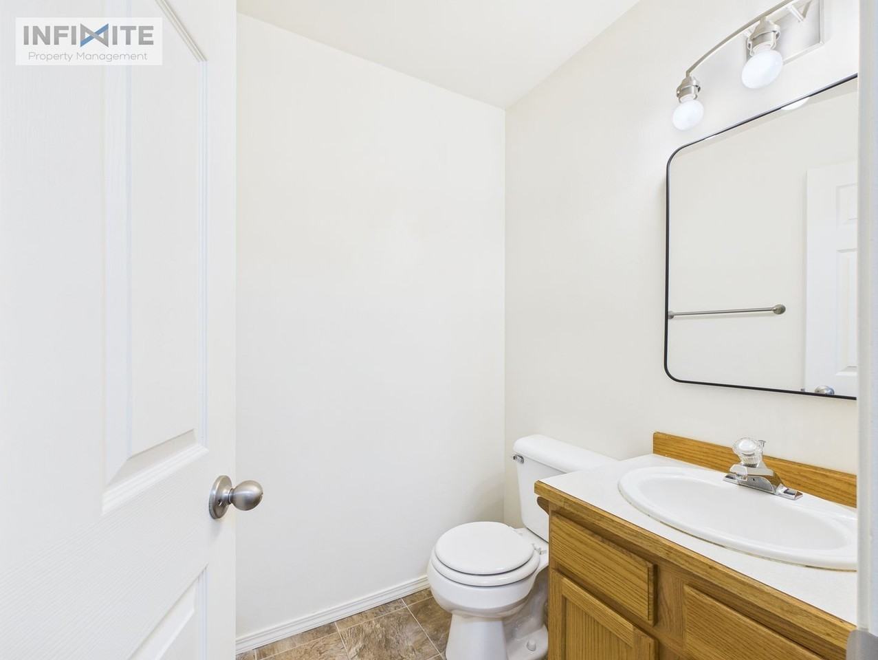 212 Show Place #D - Photo 4 of 16