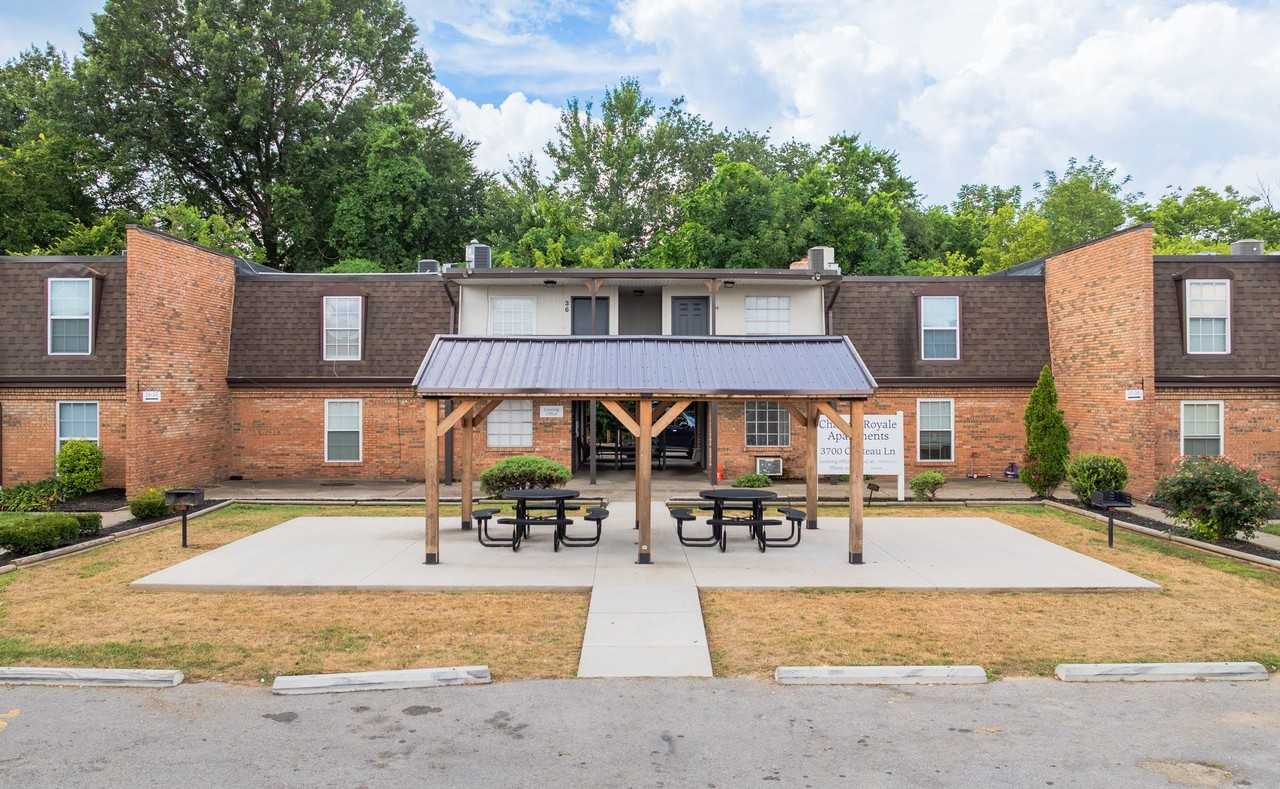 Chateau Royale Apartments - Photo 3 of 5