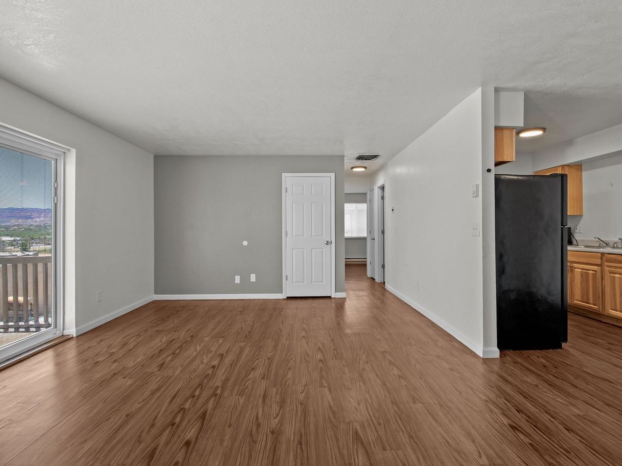 1535 Poplar Dr #10 - Photo 4 of 22