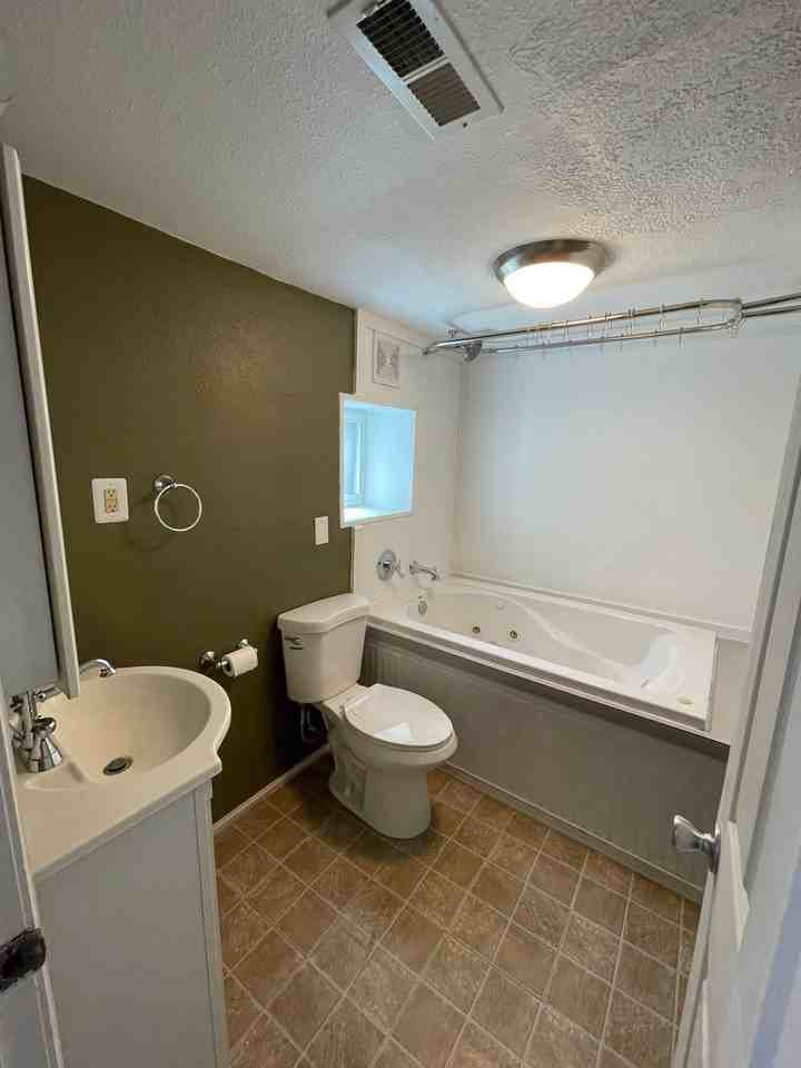 1503 Delta St - Photo 6 of 13
