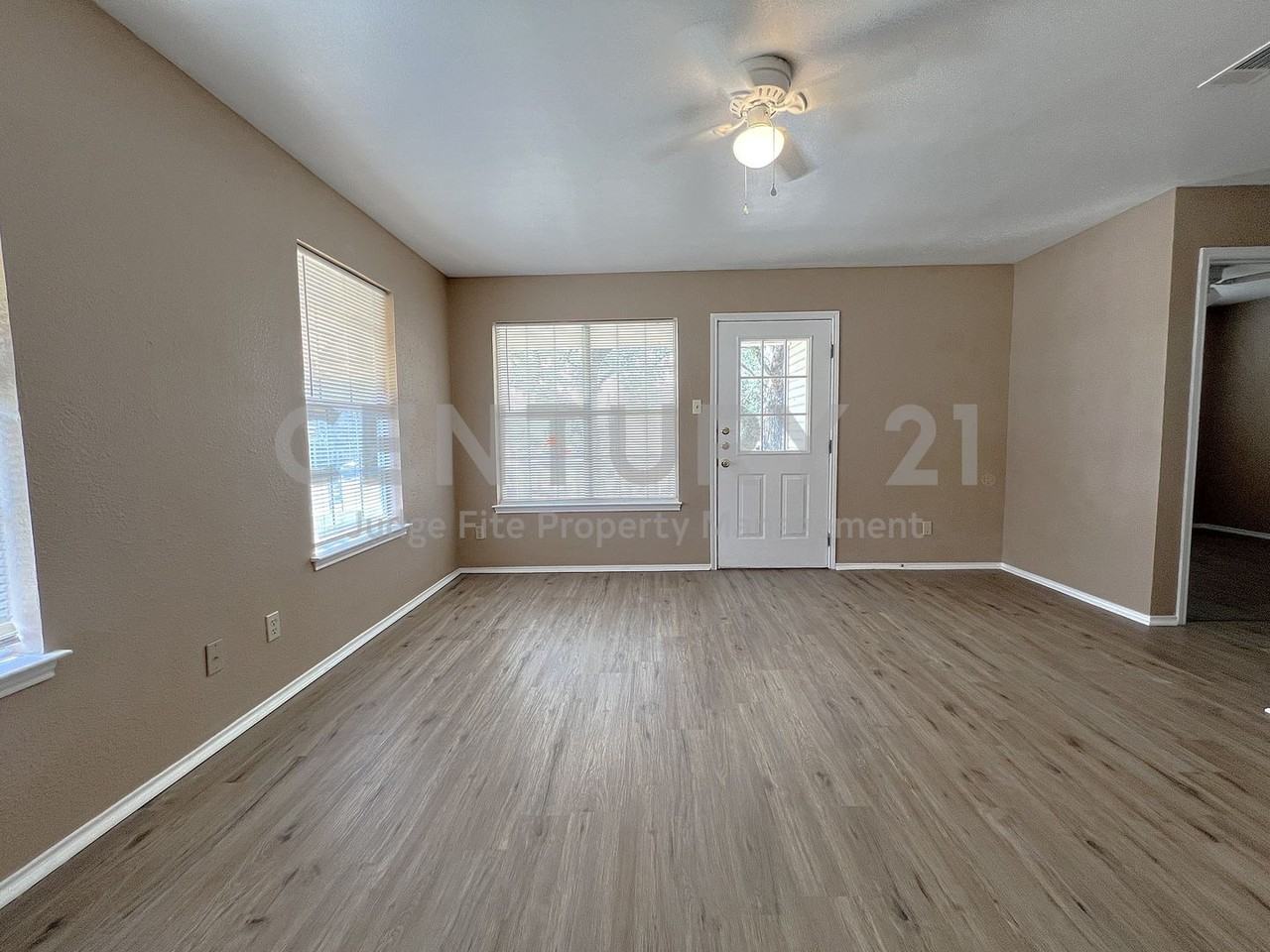 1023 Fannin St - Photo 2 of 11