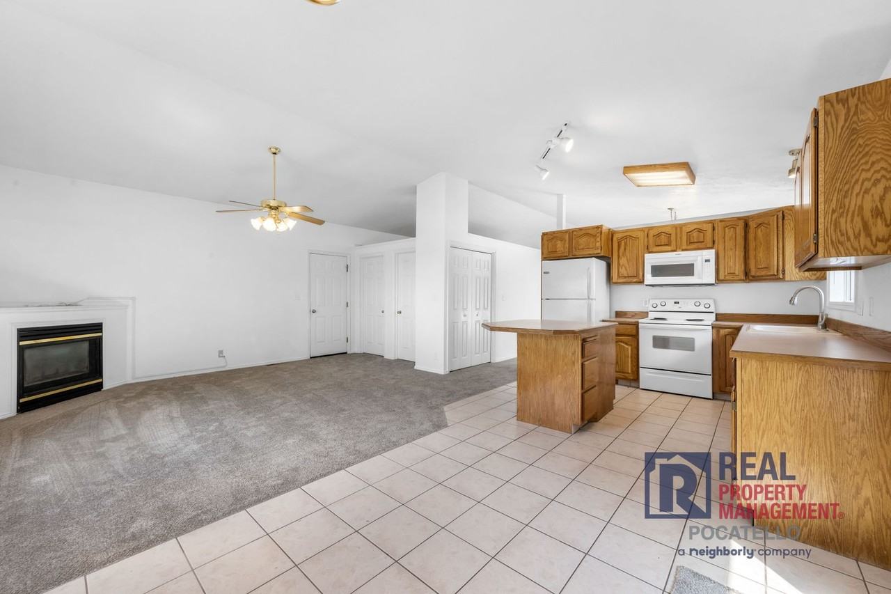2192 Marigold St - Photo 5 of 26