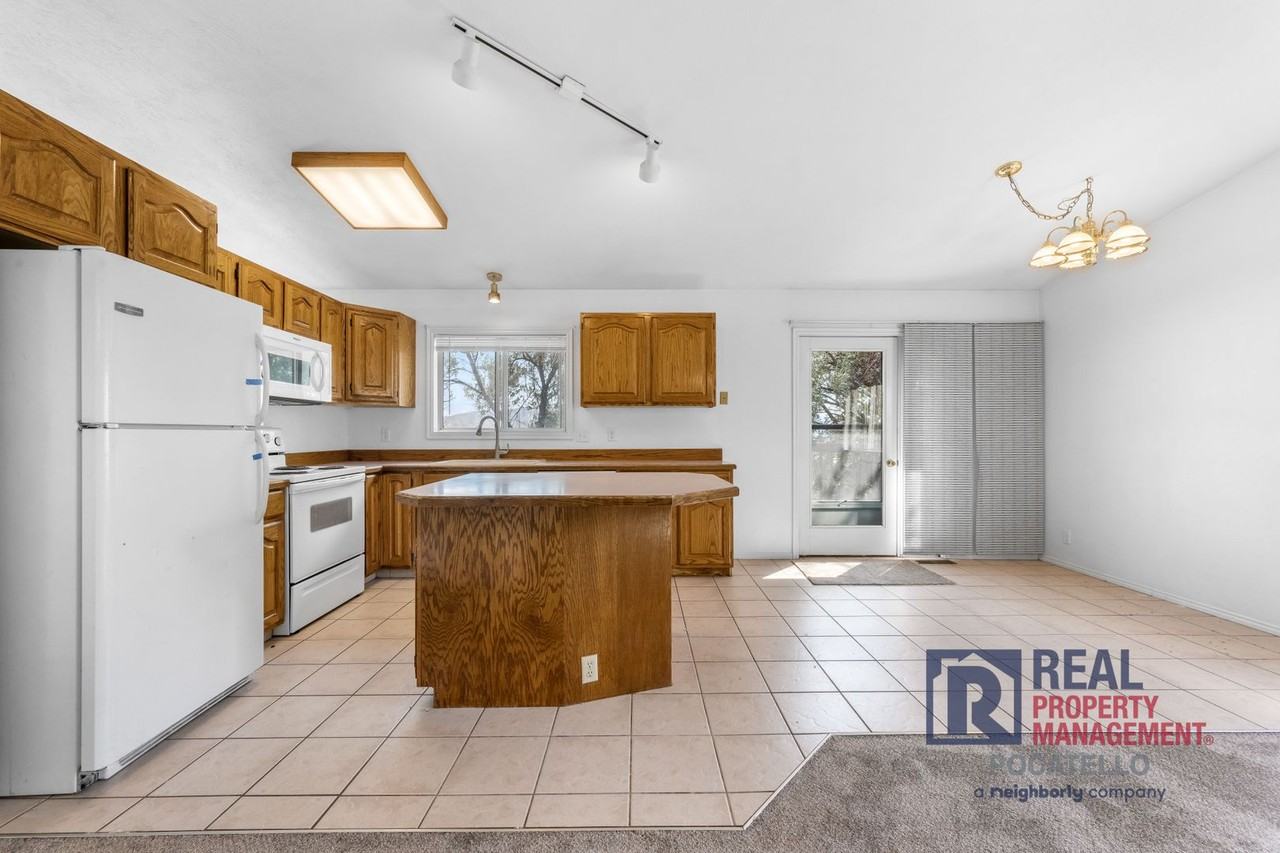 2192 Marigold St - Photo 6 of 26