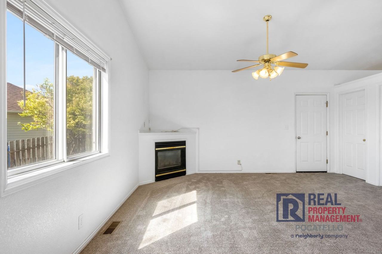 2192 Marigold St - Photo 7 of 26