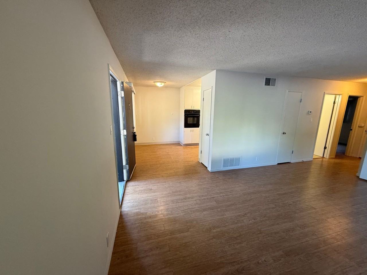 2819 Derby Street - Photo 3 of 27