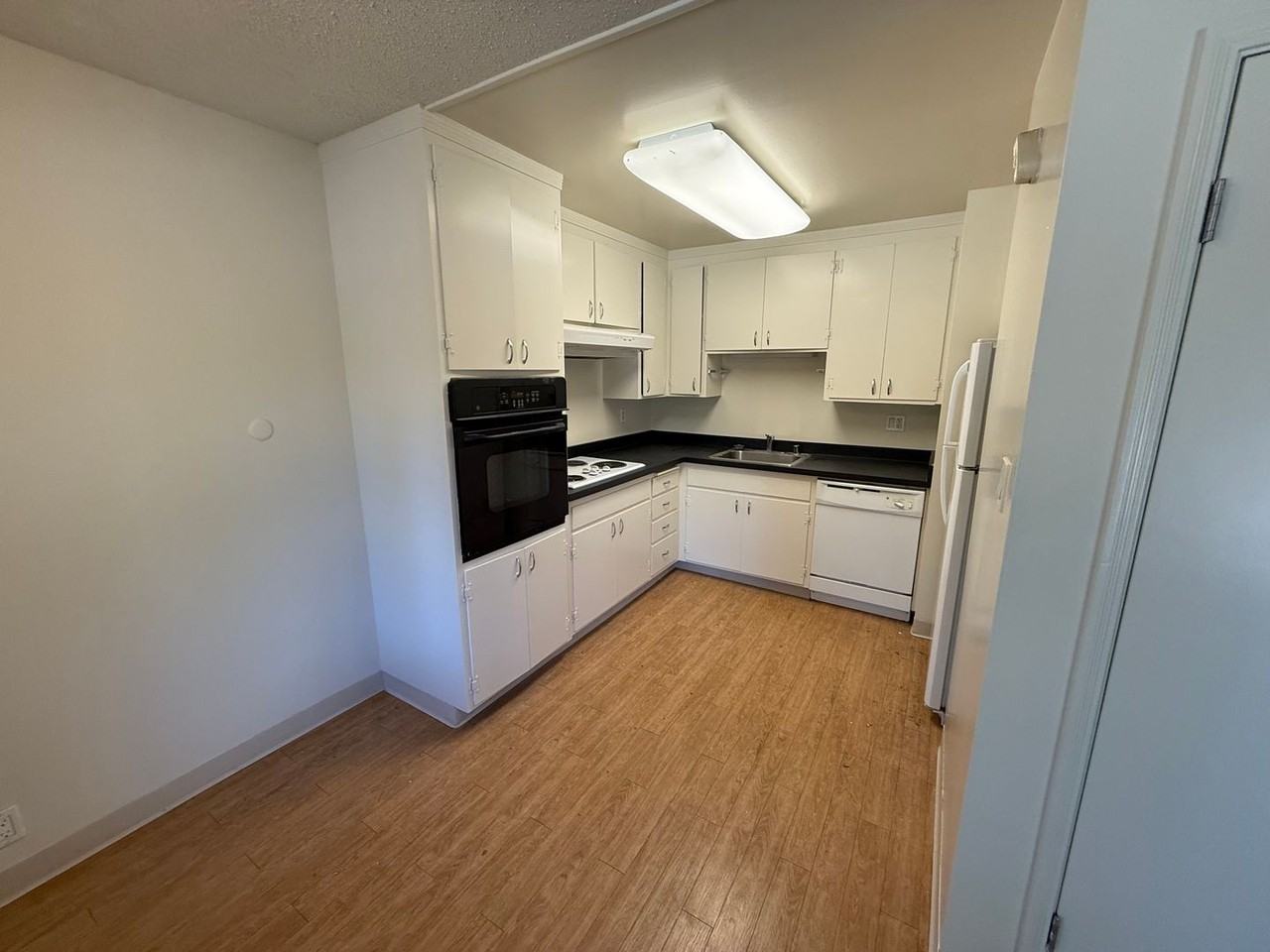 2819 Derby Street - Photo 5 of 27