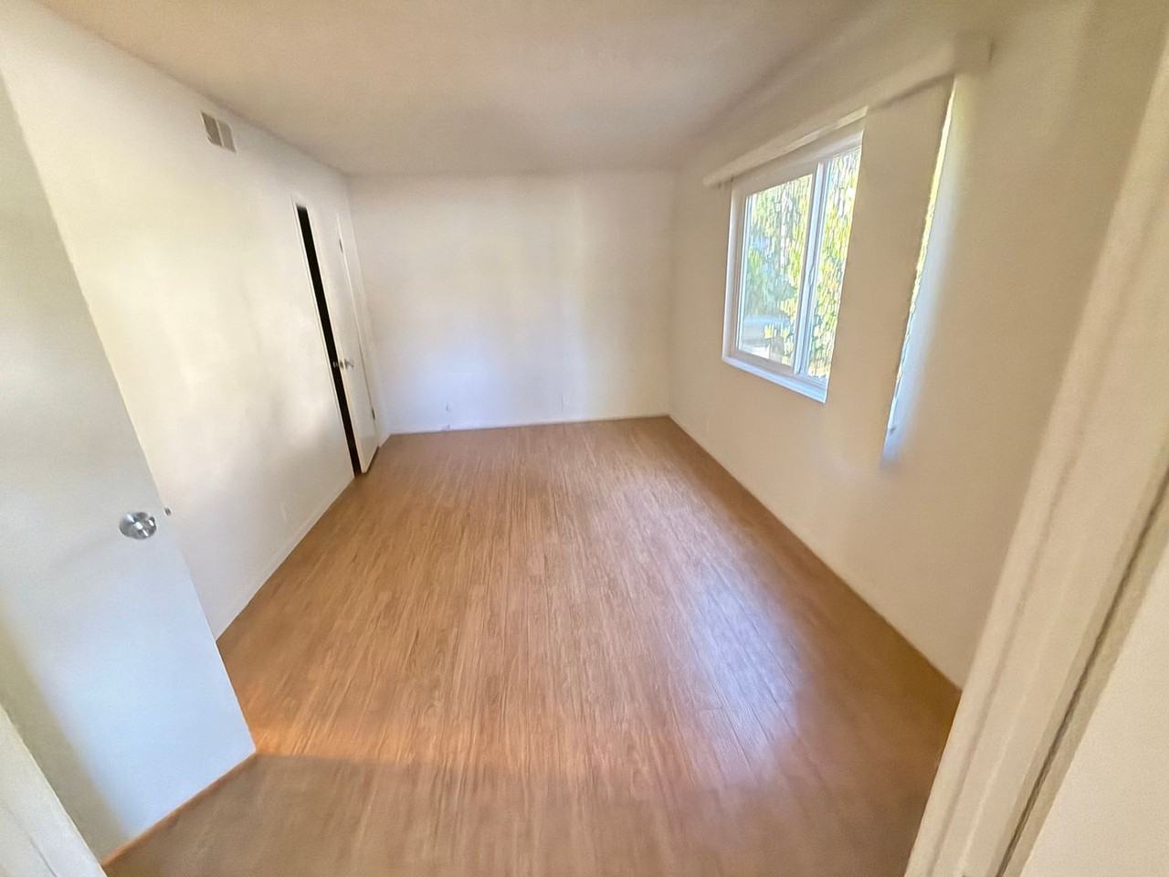 2819 Derby Street - Photo 7 of 27