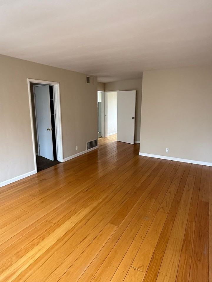2201 Carroll Street - Photo 5 of 24