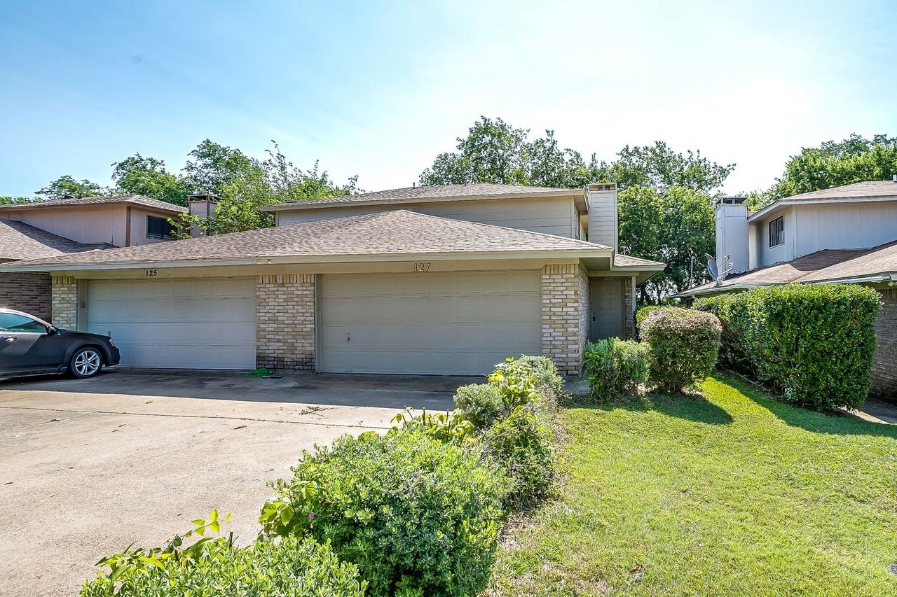 127 Allencrest Dr - Photo 2 of 39
