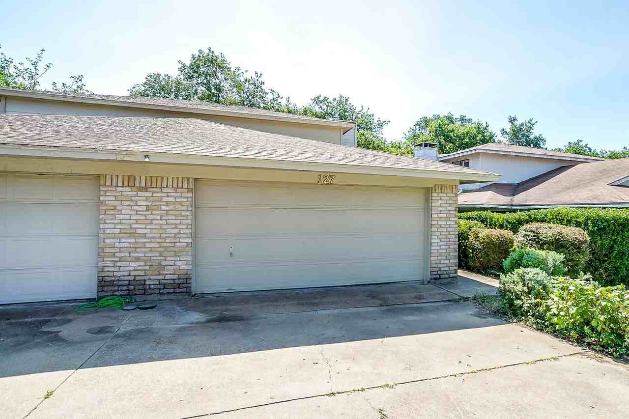 127 Allencrest Dr - Photo 3 of 39