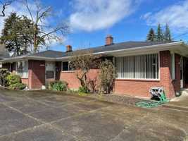 featured image of 404 Edwards Ln