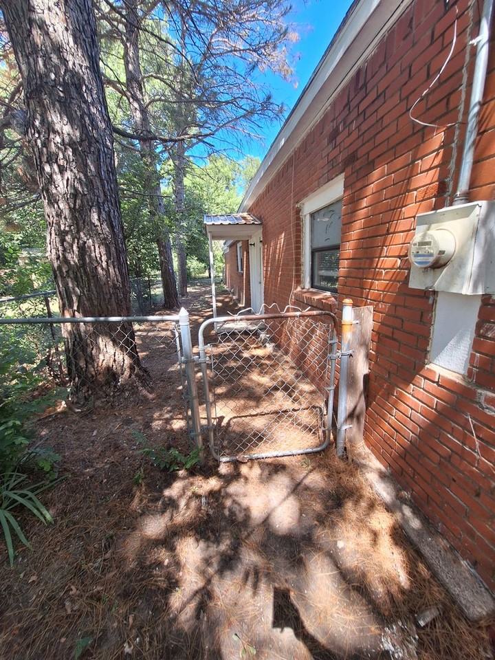 418 Pine St - Photo 2 of 34