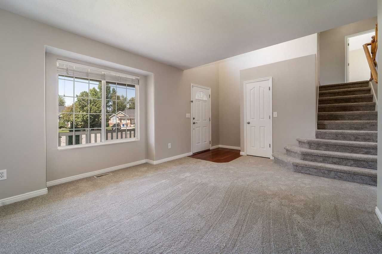7303 S Shady Woods Cir - Photo 3 of 26