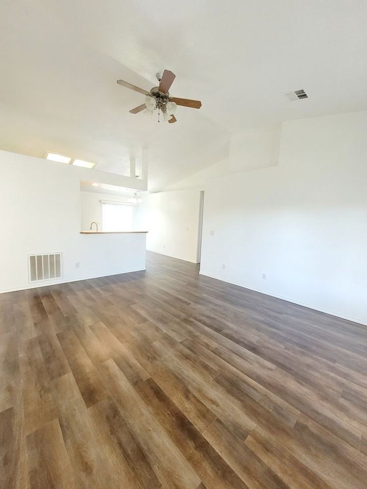 554 West Palmer Drive - Photo 2 of 16