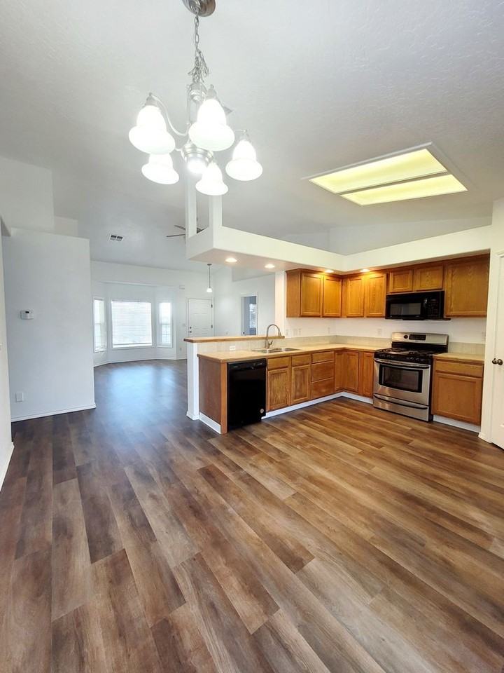 554 West Palmer Drive - Photo 3 of 16