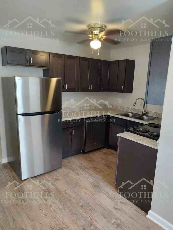 2505 Rolling Green Rd - Photo 3 of 21