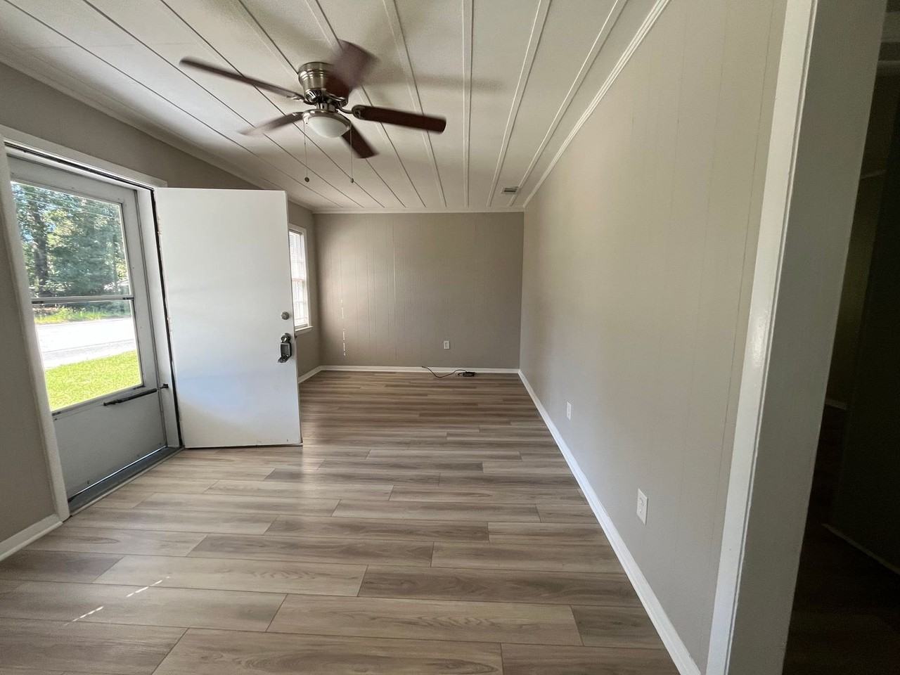 1960 Goshen Road - Photo 3 of 15