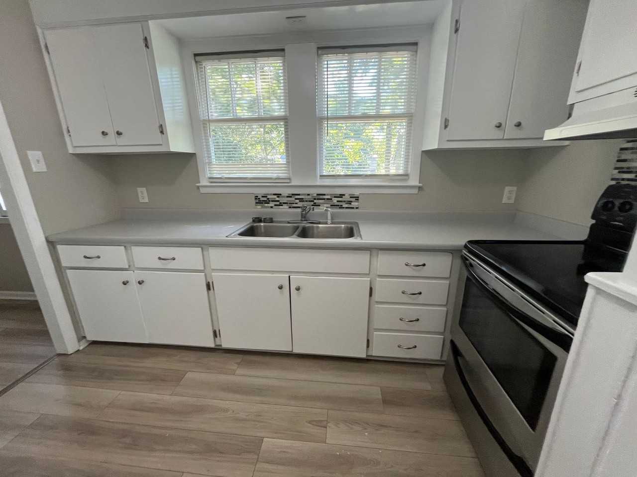 1960 Goshen Road - Photo 5 of 15