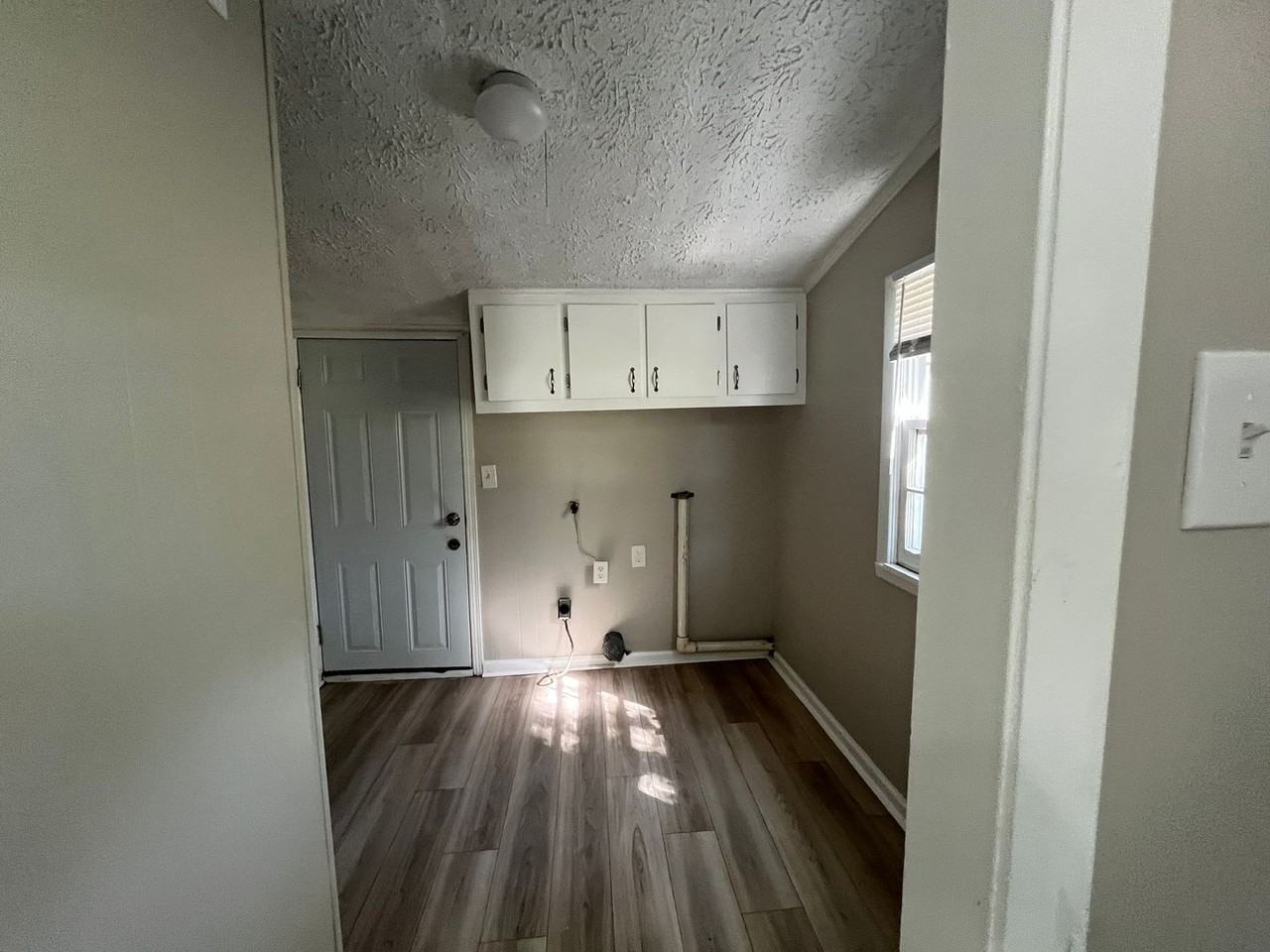 1960 Goshen Road - Photo 7 of 15