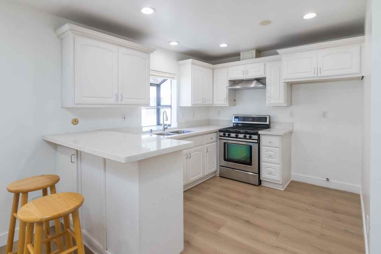 19230 Wyandotte St #15 - Photo 5 of 22
