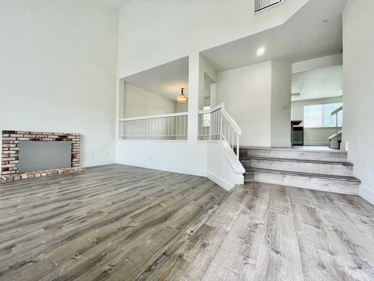 2821 Bellflower Dr - Photo 2 of 11