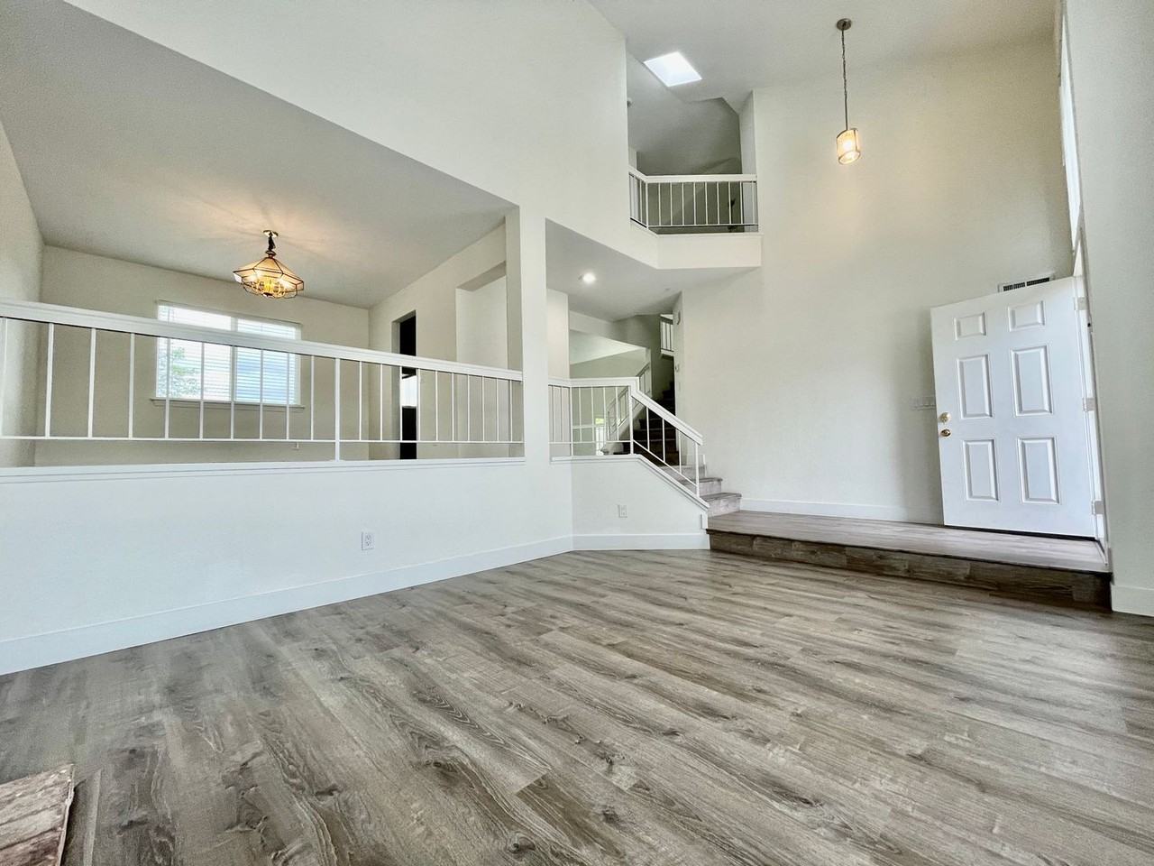 2821 Bellflower Dr - Photo 3 of 11