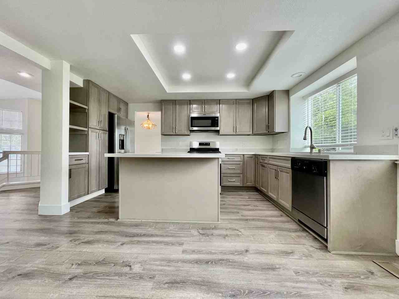 2821 Bellflower Dr - Photo 4 of 11