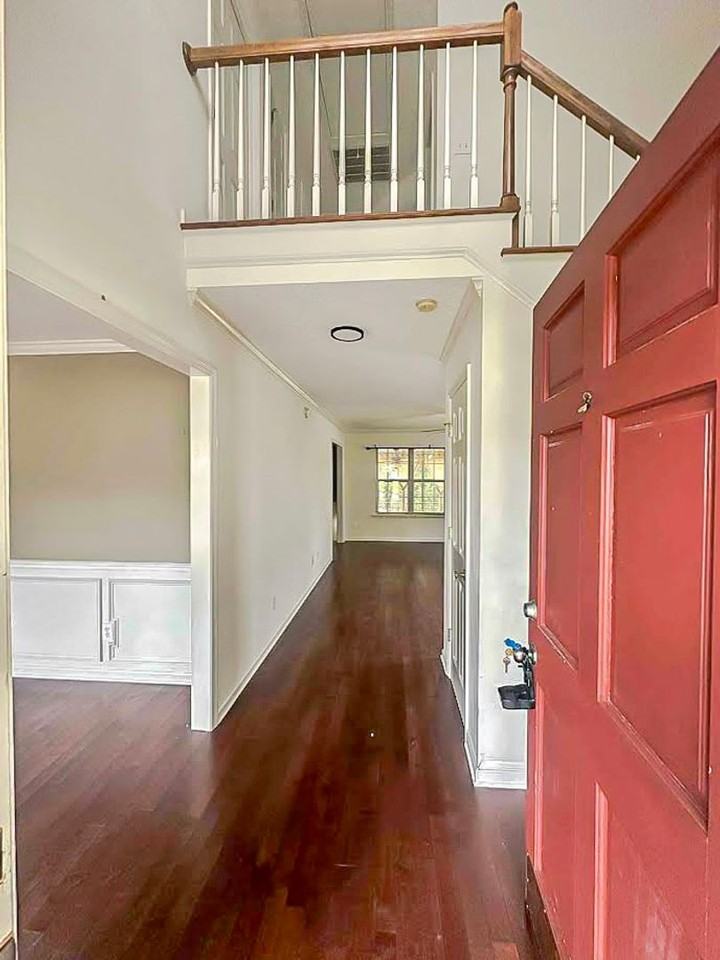 3007 St James Pl - Photo 3 of 22