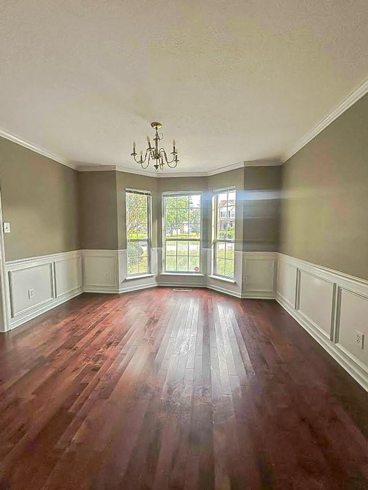 3007 St James Pl - Photo 4 of 22