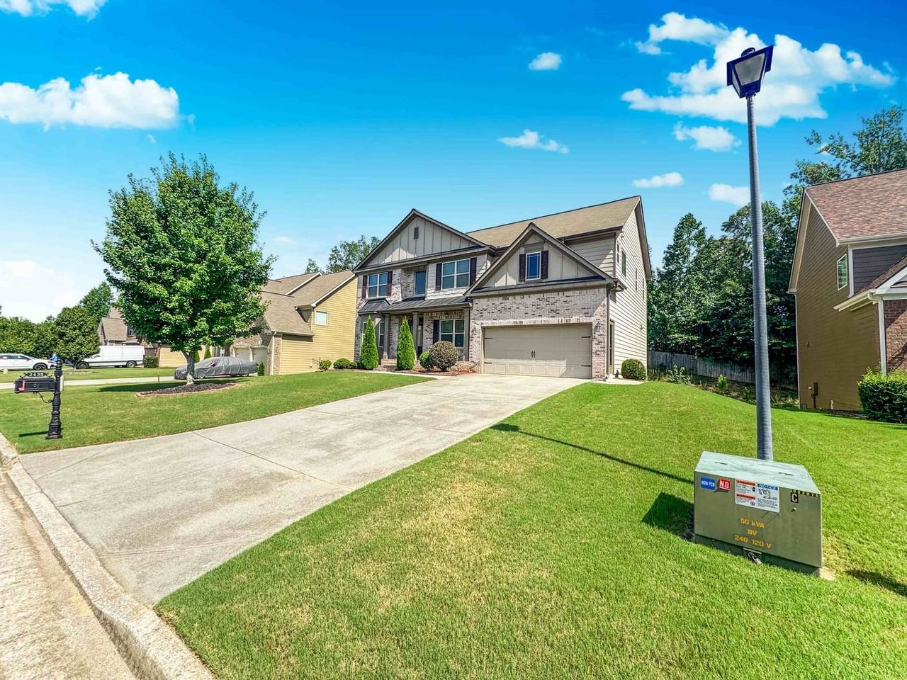 2435 Manor Vw - Photo 2 of 50