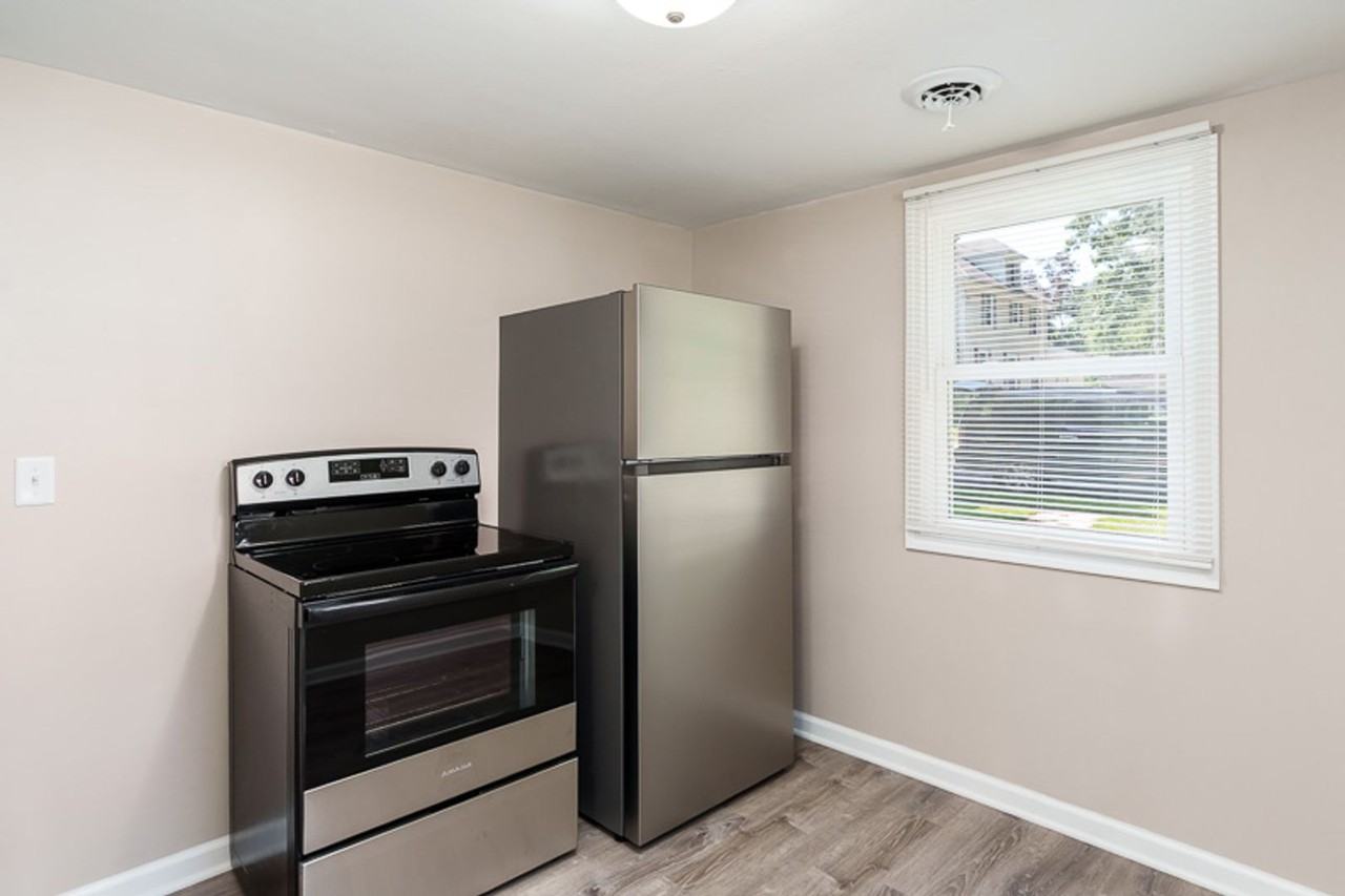 343 Perry Ave - Photo 3 of 12