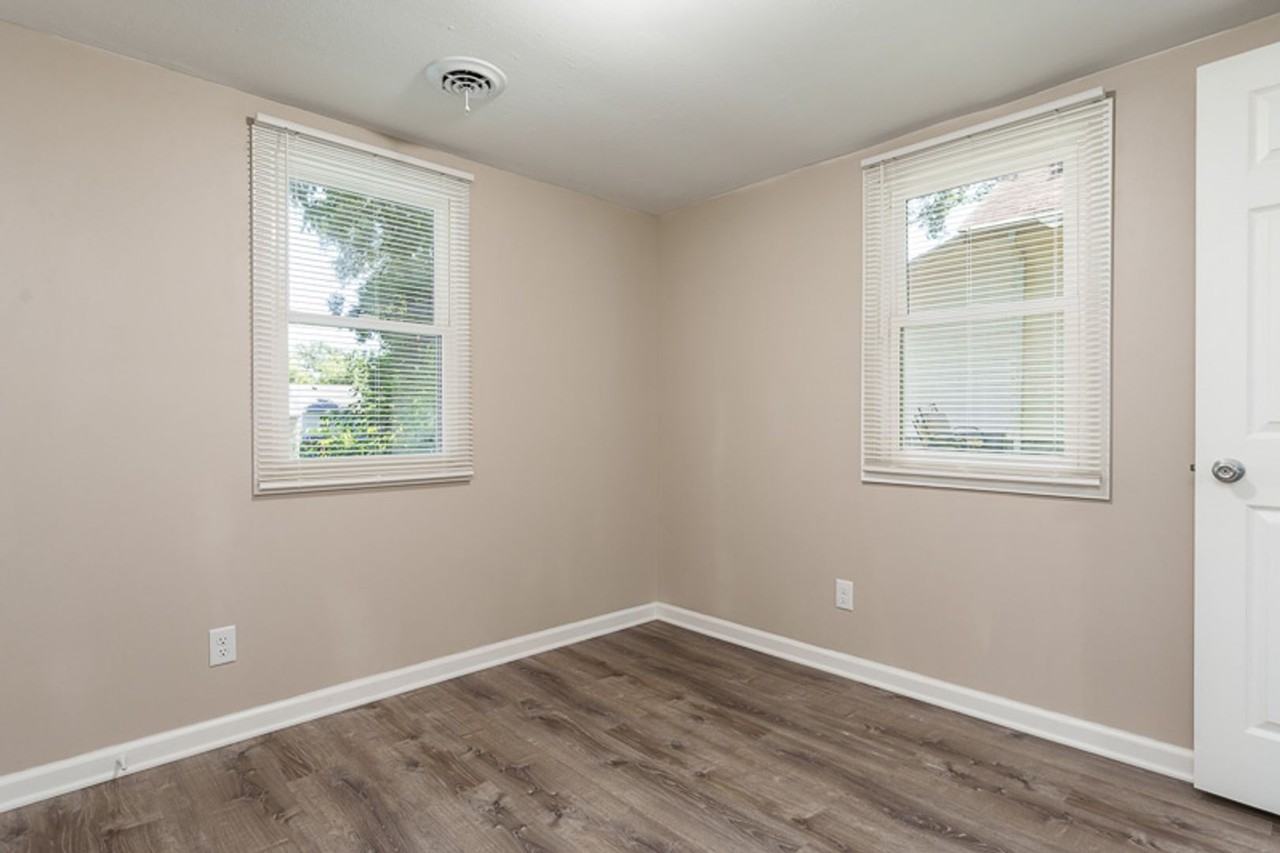 343 Perry Ave - Photo 5 of 12