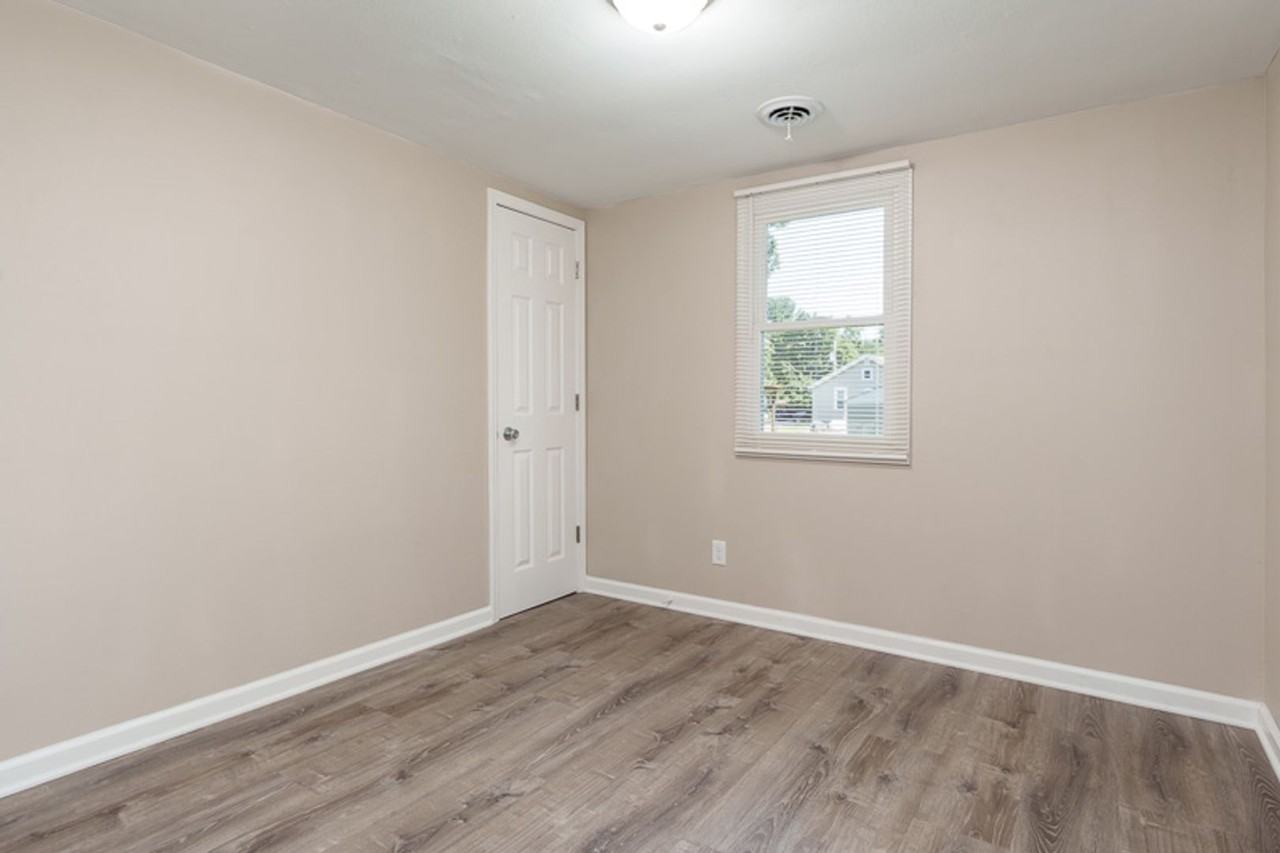 343 Perry Ave - Photo 6 of 12