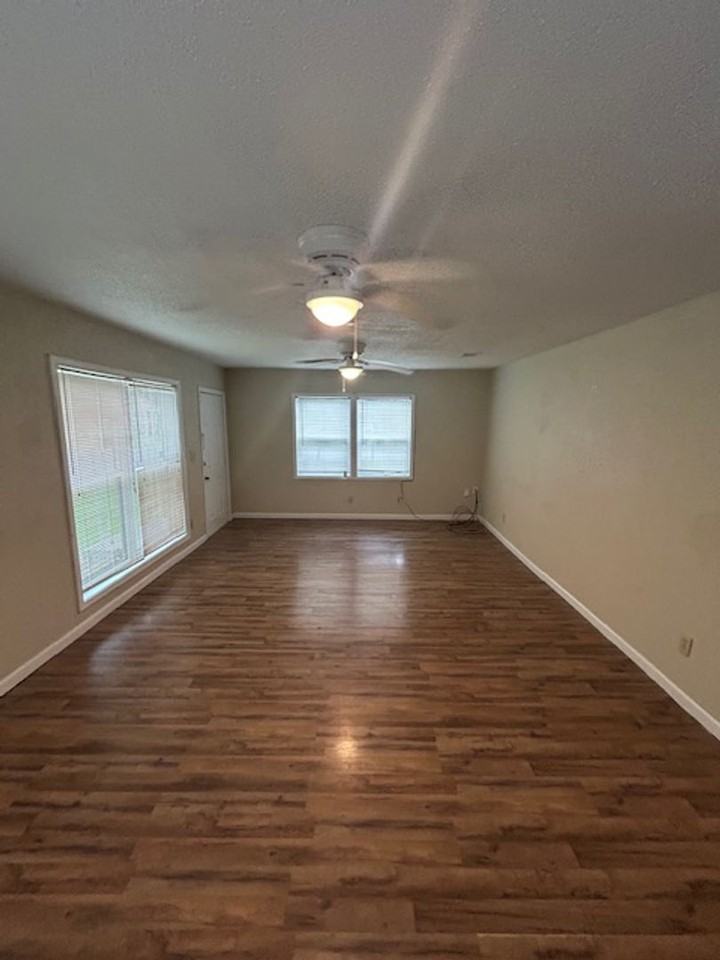 4501 Briggs St - Photo 4 of 12