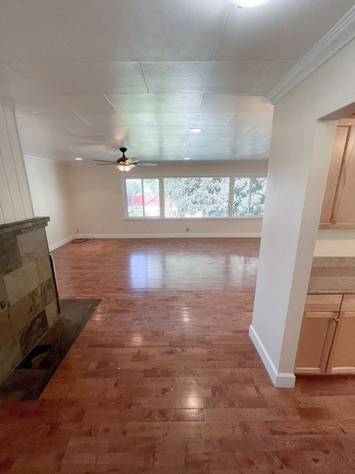 510 Pacific Ter - Photo 3 of 29