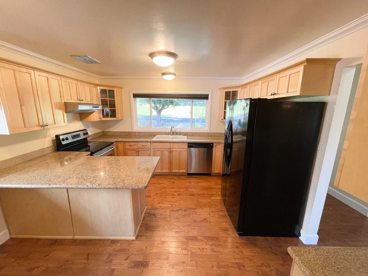 510 Pacific Ter - Photo 5 of 29