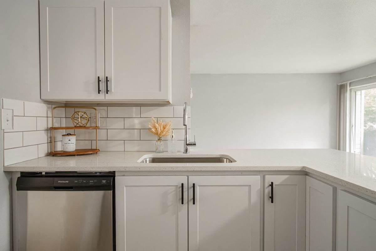 950 N Allumbaugh St - Photo 2 of 13