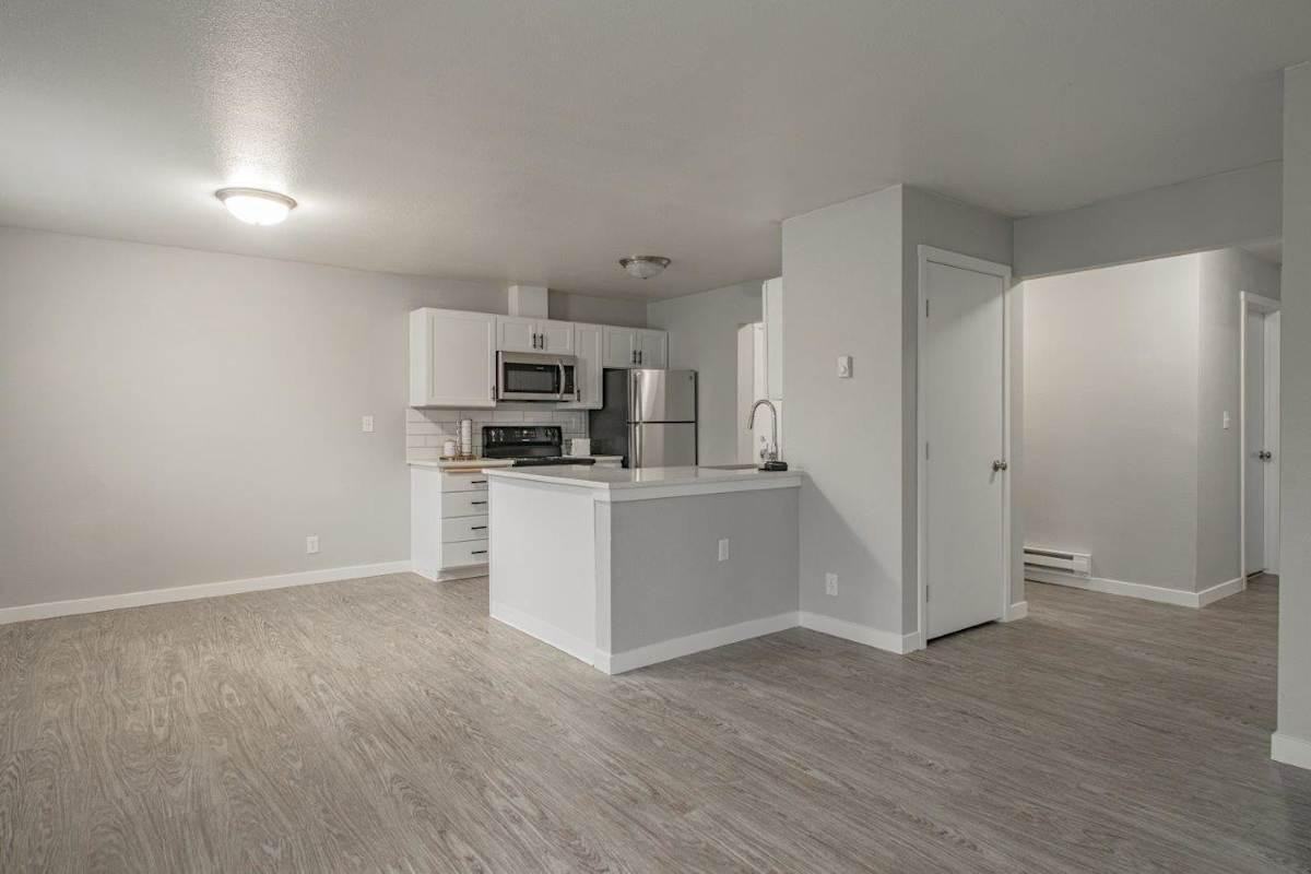 950 N Allumbaugh St - Photo 5 of 13