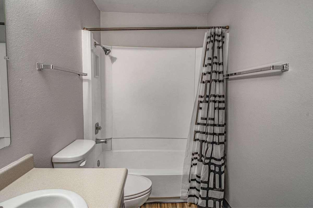 5453 W Franklin Rd - Photo 3 of 18